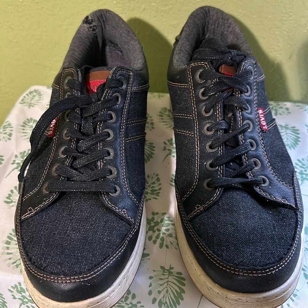 Levi’s Blue Denim and leather lace up walking shoes sneakers size 10